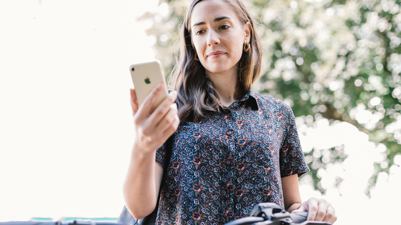 Real-time tracking and instant alarm on your smartphone in case of unauthorized movement: That's what makes a GPS tracker for e-bikes.