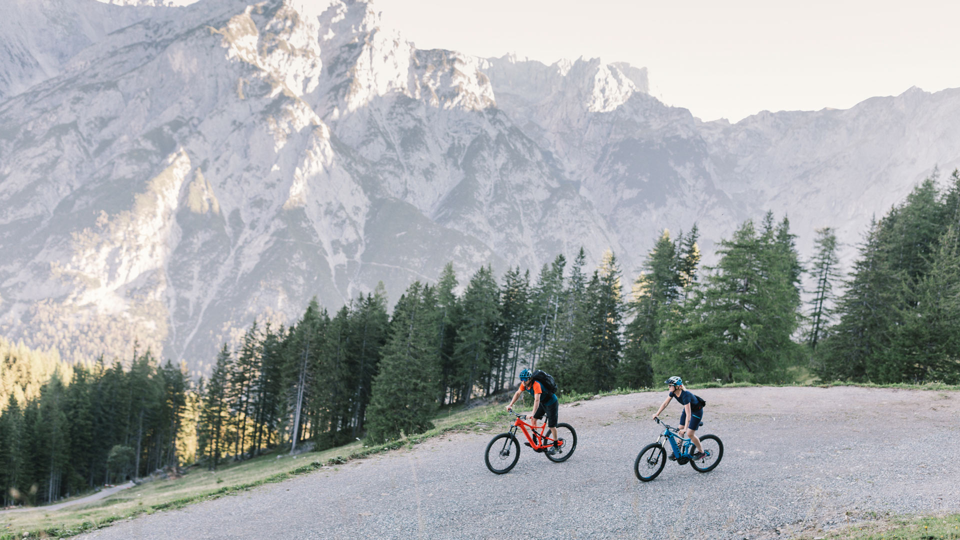Riding an e-bike is anything but safe. Especially when riding off-road, a fall can have serious health consequences.