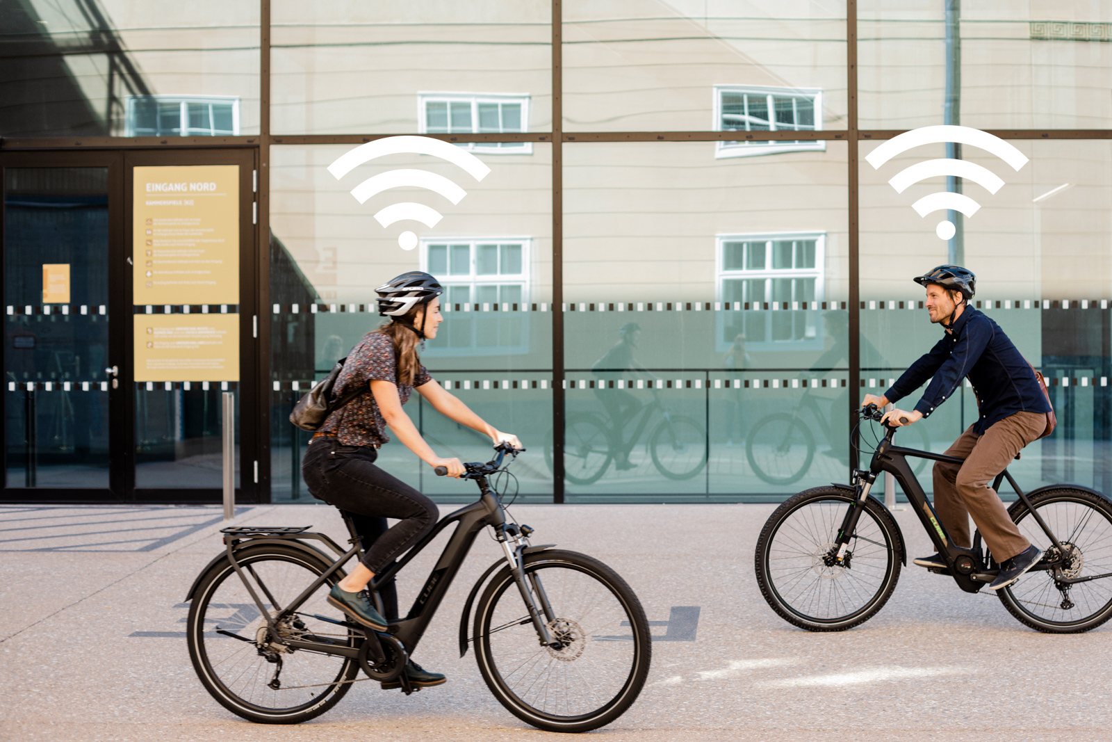 Beim GPS-Tracking erfolgt die Datenübertragung größtenteils mit Funkstandards, die über das Mobilfunknetz funktinieren (Wide Area Networks)