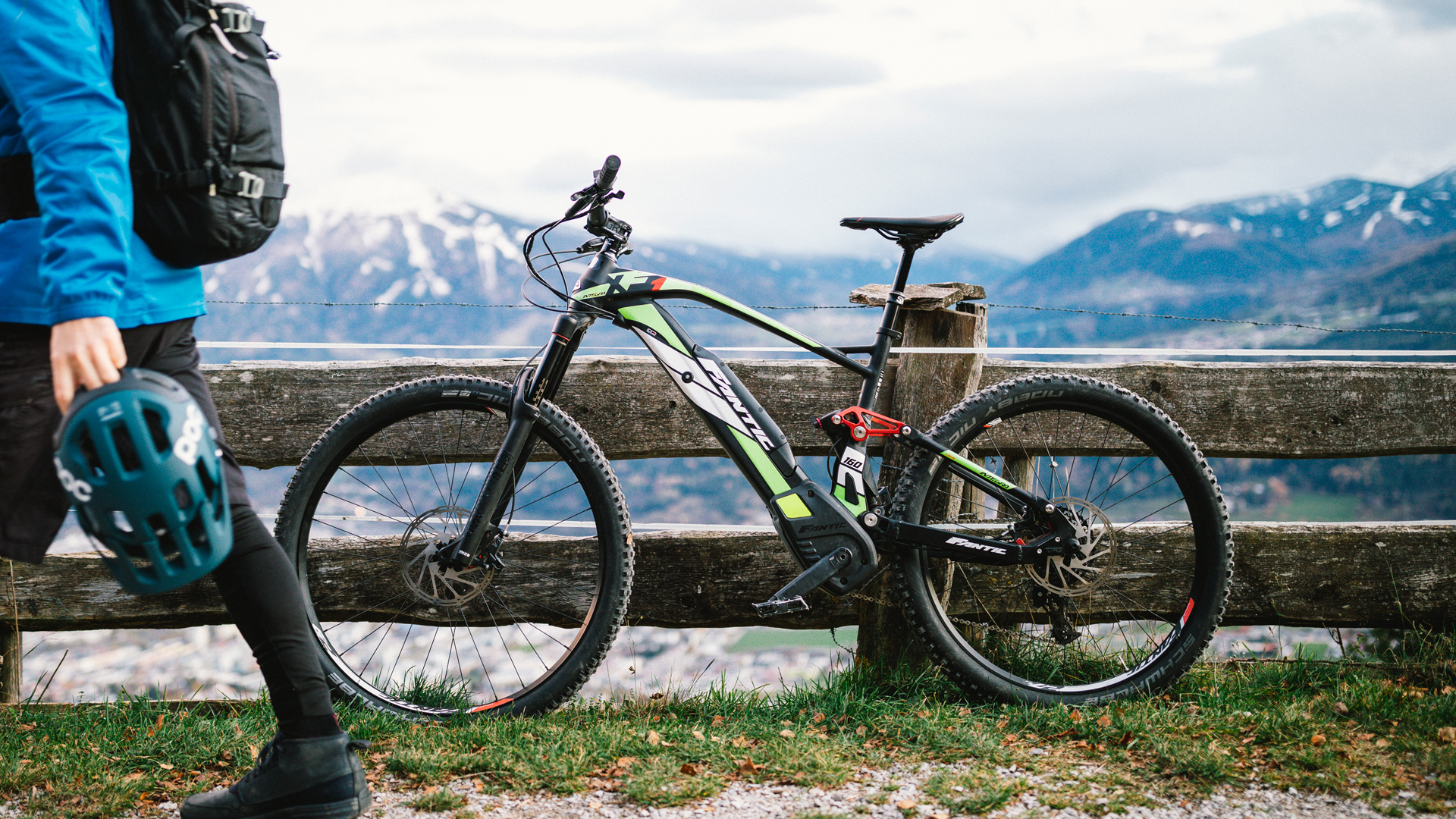 Smart e-bikes applications make your life easier: they can help you monitor your sports performance, plan routes,