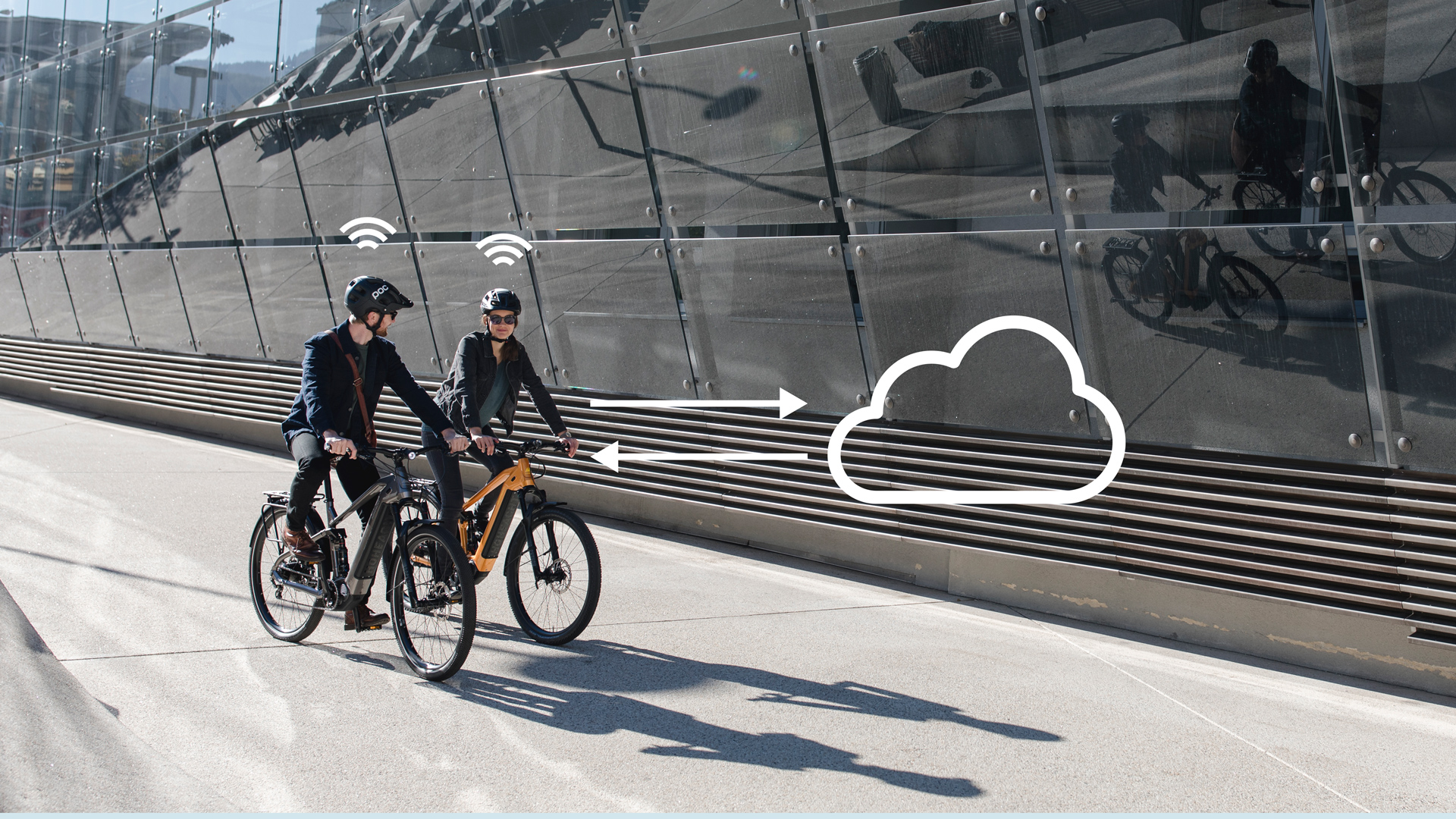 An e-bike is only really "smart" when data is collected (via sensors), exchanged with the server/the cloud and used to your advantage.