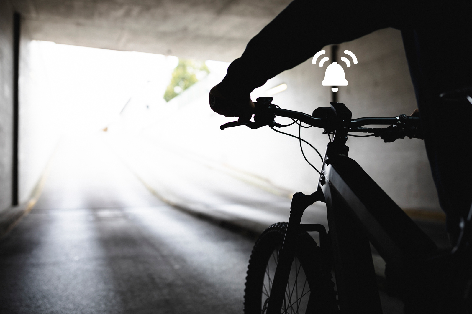 Internet of things und GPS-Tracking: bewegliche Gegenstände wie Motorräder und E-Bikes senden bei unautorisierter Bewegung einen Alarm ans Smartphone
